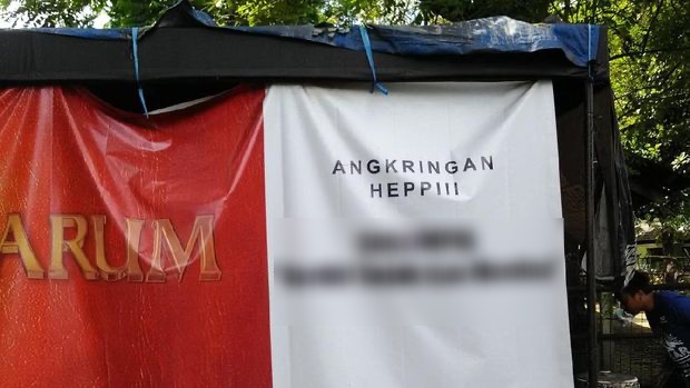 Nama angkringan yang kocak dan nyeleneh ini bikin senyum-senyum sendiri